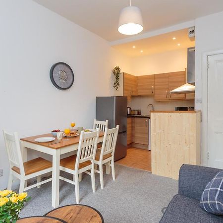 One Bedroom Apartment Just A 10 Min Walk From City Center! Edinburgh Exteriér fotografie